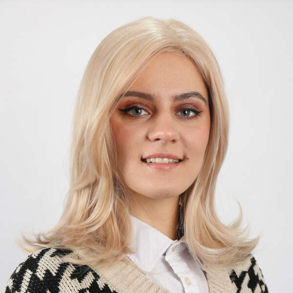 Eleanore - Voluminous layered platinum blonde wig