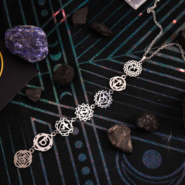 Zahara - Necklace with 7 chakra pendants